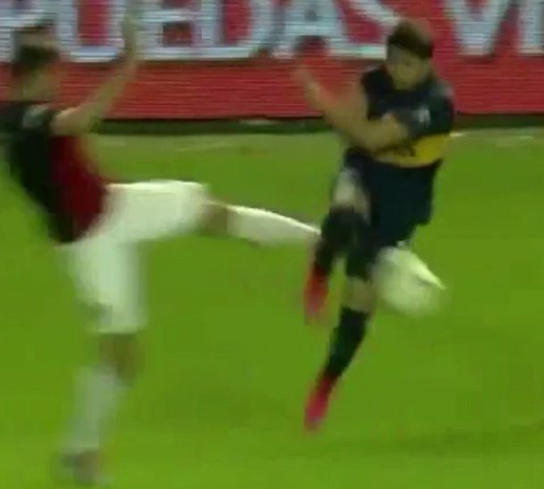 Criminal: mirá la tremenda patada de Yepes que sólo fue amarilla