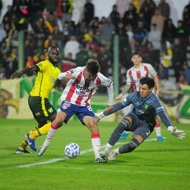 Defensa y Justicia y Unión igualaron sin goles en el último partido del Kily González