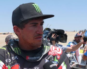 El líder del Dakar en motos sufrió un choque contra una vaca