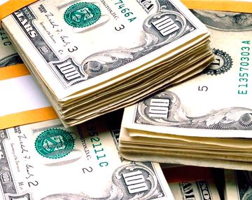 El dólar avanzó 3% durante agosto y el Merval