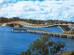 La Intendencia de Maldonado (IDM) informó que pasaron 19.000 vehículos por día por el puente de La Barra durante la temporada de verano en Uruguay. La Intendencia de Maldonado (IDM) informó que pasaron 19.000 vehículos por día por el puente de La Barra durante la temporada de verano en Uruguay.