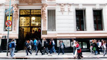 dejan libres a 70 alumnos del nacional de buenos aires dejan libres a 70 alumnos del nacional de buenos aires