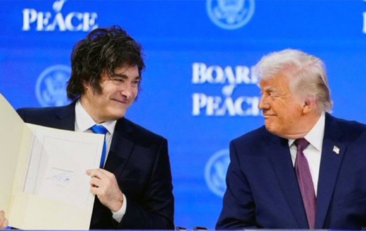Javier Milei firma la integración argentina al Consejo de la Paz de Donald Trump.