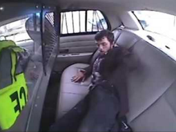 choco el patrullero en el que lo trasladaban, salio despedido por el vidrio y se fugo choco el patrullero en el que lo trasladaban, salio despedido por el vidrio y se fugo