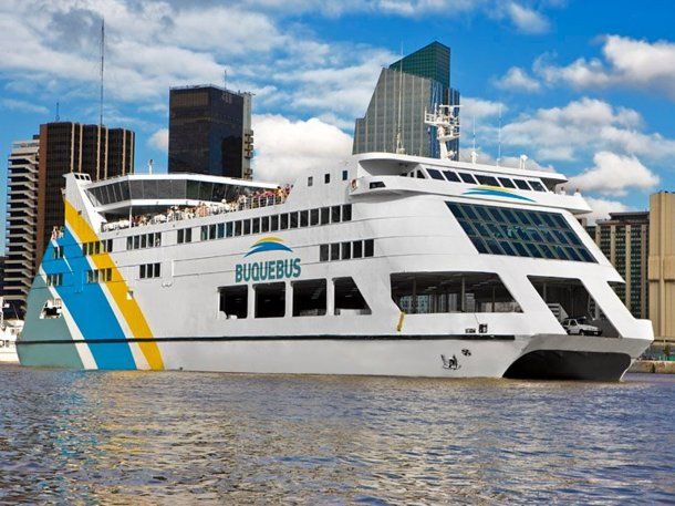 Prohíben navegar a barco de Buquebus por penoso estado