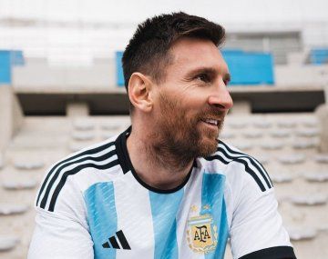 Con una imagen de Messi, la Selección Argentina oficializó su nueva casaca.&nbsp;