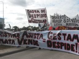 manifestantes se concentran en la autopartista gestamp manifestantes se concentran en la autopartista gestamp
