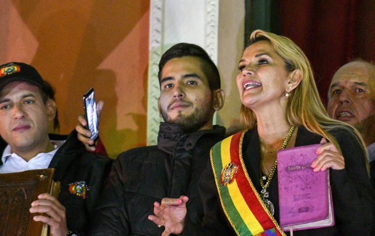 Trump, Bolsonaro y Guaidó reconocieron a la autoproclamada presidenta de Bolivia
