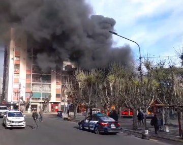 Pánico en Ramos Mejía por el incendio de un colectivo