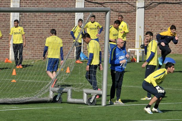 Bianchi confirmó los ingresos de Calleri y Castellani para el domingo