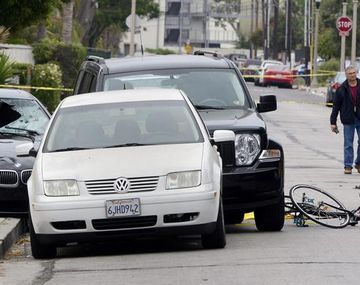 El BMW de Rodger, con el vidrio destrozado