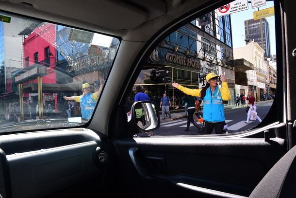 Coronavirus: la Ciudad liberó el estacionamiento y el ingreso de autos al Centro