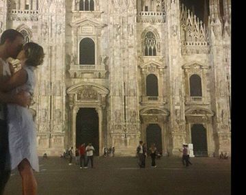 La romántica foto de Gimena Accardi y Nico Vázquez en Milán