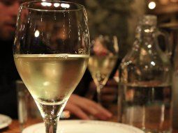 Bajó el consumo interno de vinos en 2021, pero subió el de espumantes