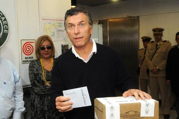 Macri vota - octubre 2011