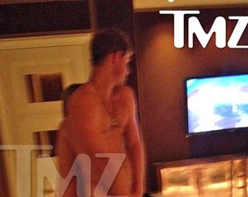 ¿El Príncipe Harry fue sorprendido jugando desnudo al billar?