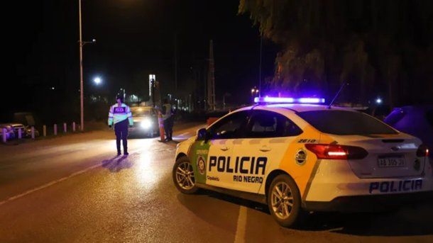 Horror en Río Negro: arrojó a su hija de dos años a la ruta para que fuera atropellada