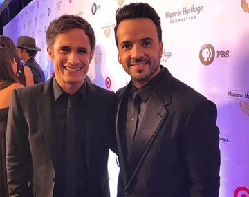 El reconocido actor junto al cantante Luis Fonsi