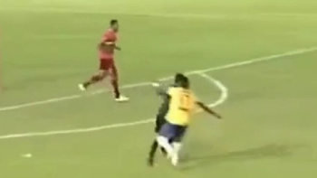 un jugador brasileno agredio a un arbitro y podria ser sancionado con un ano un jugador brasileno agredio a un arbitro y podria ser sancionado con un ano