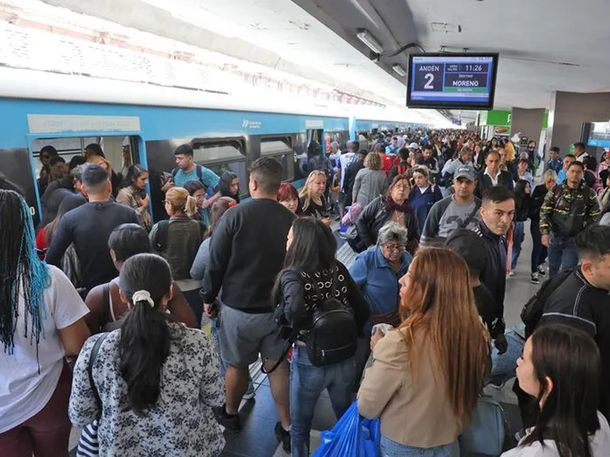 Siguen las demoras y cancelaciones en el Tren Sarmiento tras el descarrilamiento del martes