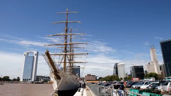 la fragata libertad arribo al puerto de buenos aires la fragata libertad arribo al puerto de buenos aires