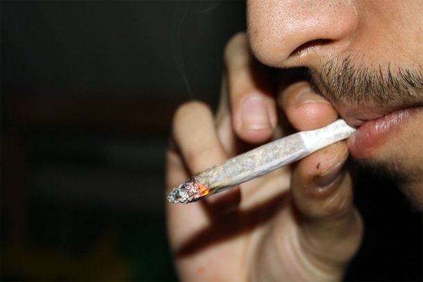 Fallo polémico: no es delito tener marihuana en la cárcel para consumo