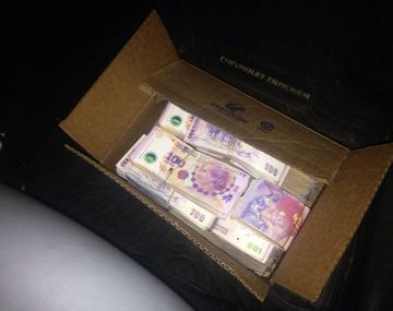 Tres chinos llevaban 328 mil pesos en una camioneta y terminaron detenidos