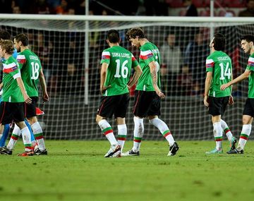 De mal en peor: el equipo de Bielsa perdió en Praga