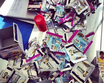 Un jugador compró 100 paquetes de figuritas para encontrarse... y no le tocó