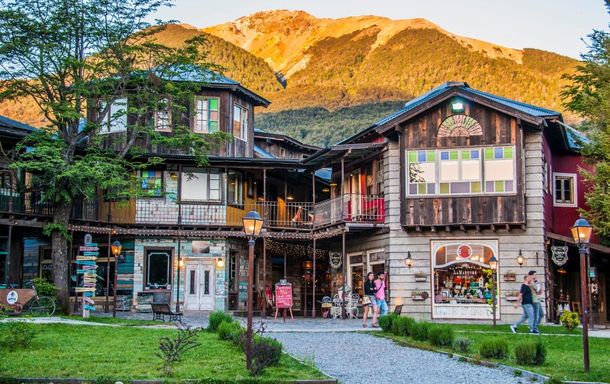 El pueblo entre montañas que fue una colonia y hoy se dedica al turismo