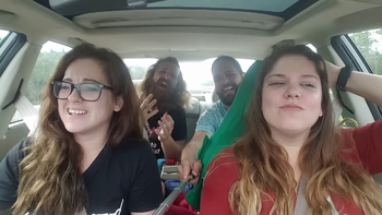 cantaban felices, pincharon y volcaron cantaban felices, pincharon y volcaron