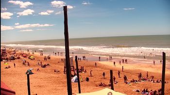 con la playa semivacia, churreria celebro aluvion de turistas en la costa: duras criticas con la playa semivacia, churreria celebro aluvion de turistas en la costa: duras criticas