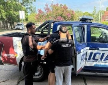 Hallaron el cuerpo de una mujer en un descampado y detuvieron a un hombre