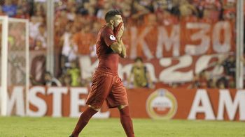 Emmanuel Gigliotti se retira expulsado tras el uso del VAR Emmanuel Gigliotti se retira expulsado tras el uso del VAR