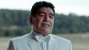 imperdible: maradona interpreto a dios y volvio a hacer un gol en mexico 30 anos despues imperdible: maradona interpreto a dios y volvio a hacer un gol en mexico 30 anos despues