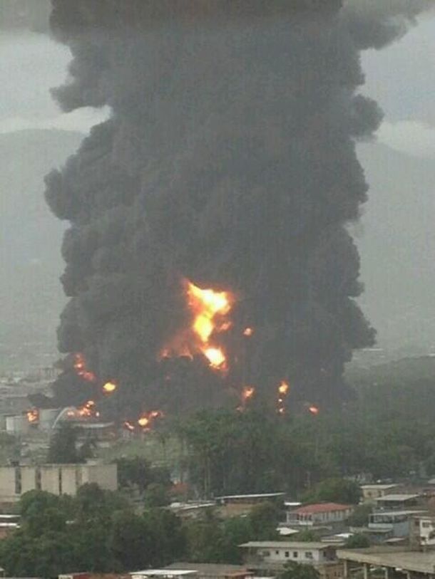 Impresionante explosión en una refinería de Venezuela