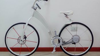 una bicicleta electrica y plegable creada por dos cordobeses causa furor