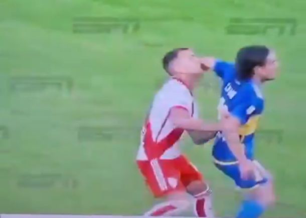 Superclásico: la polémica jugada de Edinson Cavani que el VAR no revisó y la TV no repitió