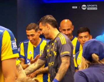 El emotivo abrazo entre Di María y Paredes antes de Rosario Central vs. Boca