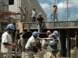 La actividad económica cayó en octubre y mostró señales de desaceleración