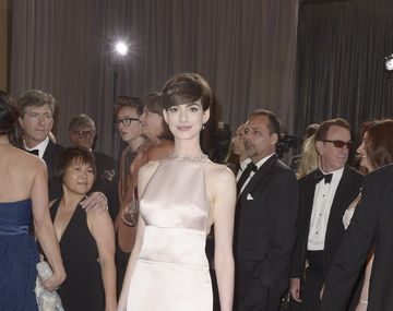 El revelador vestido de una de las más sexy de los Oscar 2013