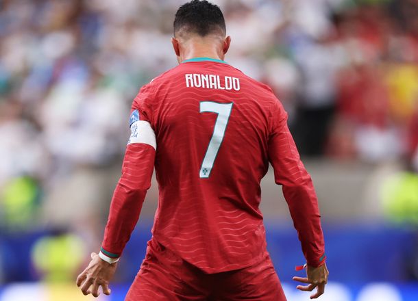 El gol de ingeniería de Portugal: tiro libre de Nuno Mendes con complicidad de Cristiano Ronaldo