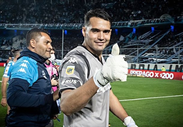 Se va de Racing: Vélez sumará al arquero Gastón Gómez como refuerzo