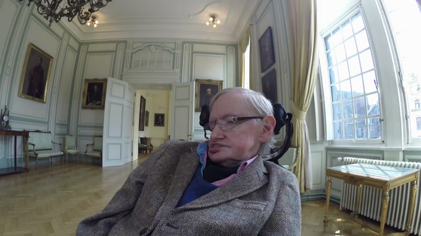 Stephen Hawking felicita a la NASA por la llegada a Plutón