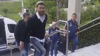 Con una sonrisa, el 10 ya está en tierras brasileñas Con una sonrisa, el 10 ya está en tierras brasileñas