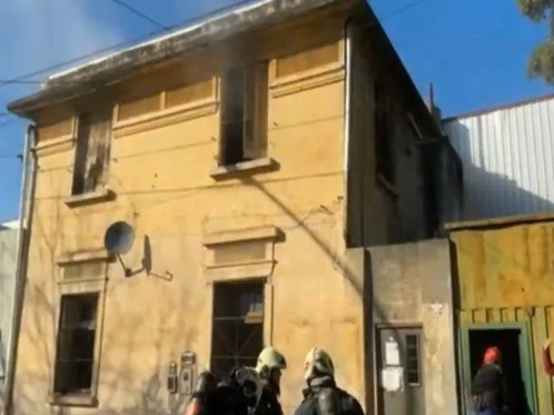 Voraz incendio en una casa de Pompeya dejó un muerto