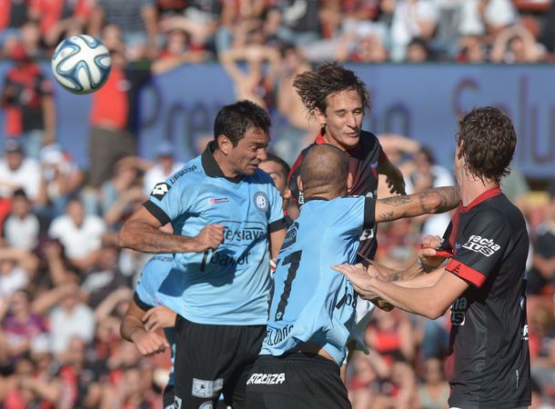 Colón igualó sin goles ante Belgrano y sigue prendido en la pelea