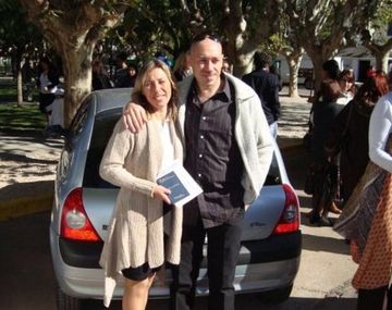 Damián Cutrera, la víctima, junto a su esposa.