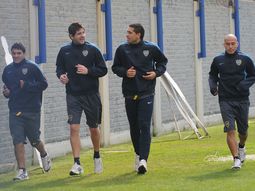 volvio el cabaret a boca: fuertes peleas en un entrenamiento caliente volvio el cabaret a boca: fuertes peleas en un entrenamiento caliente