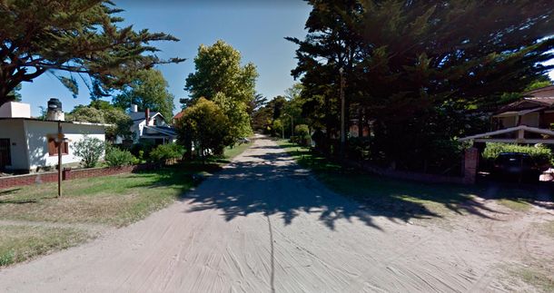 Villa Gesell: sorprenden a un grupo de personas jugando un partido de fútbol en plena cuarentena